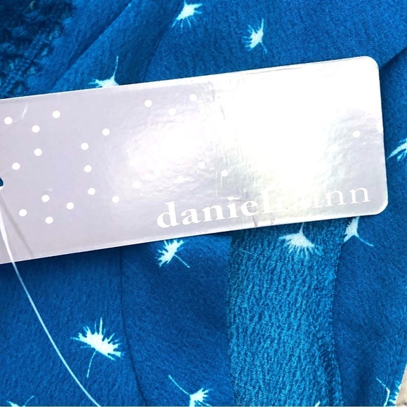 Daniel Rainn turquoise teal cap sleeve v neck crochet detail pullover blouse MP - Picture 9 of 11